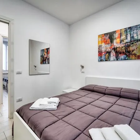 Residenza Via Carloni 18 *