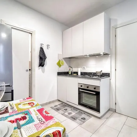 Residenza Via Carloni 18 كومو