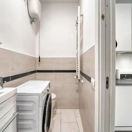 Residenza Via Carloni 18 Como