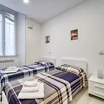 Residenza Via Carloni 18 아파트 *