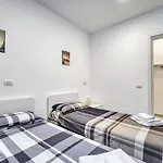 Residenza Via Carloni 18 아파트 *