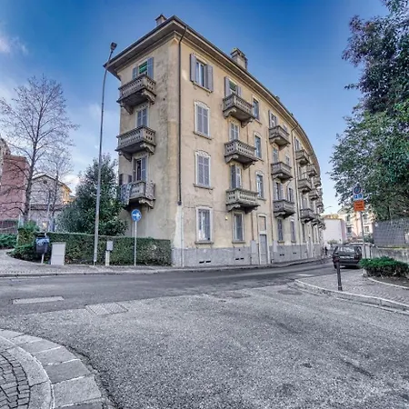 Apartman Residenza Via Carloni 18 *